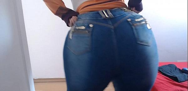  Olha como eu tiro e coloco minha calça jeans . Bundao Gigante fica justinho